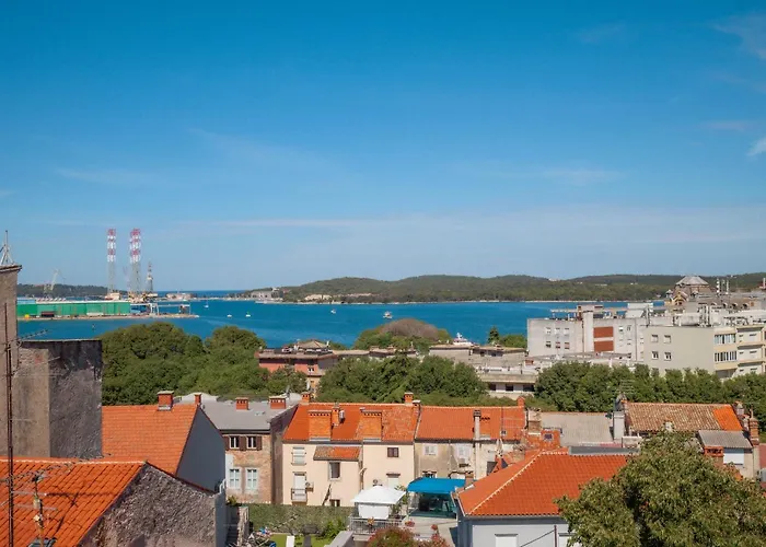 아파트 Captain Emo 풀라