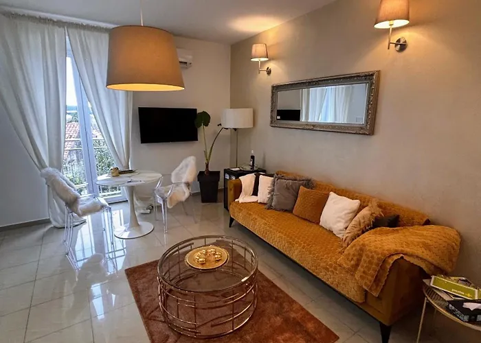 Captain Emo Apartament *